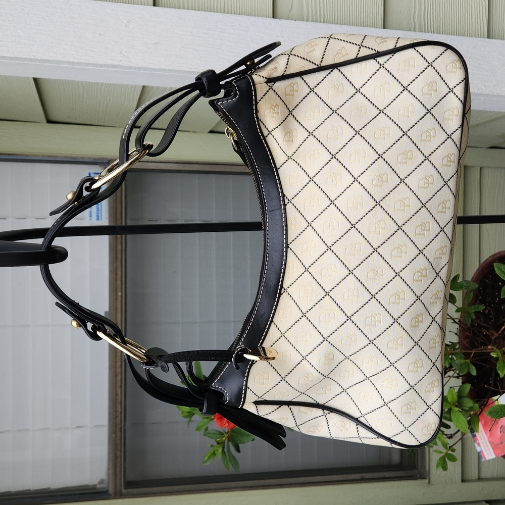 Lovely vintage Dooney and Burke  hobo handbag